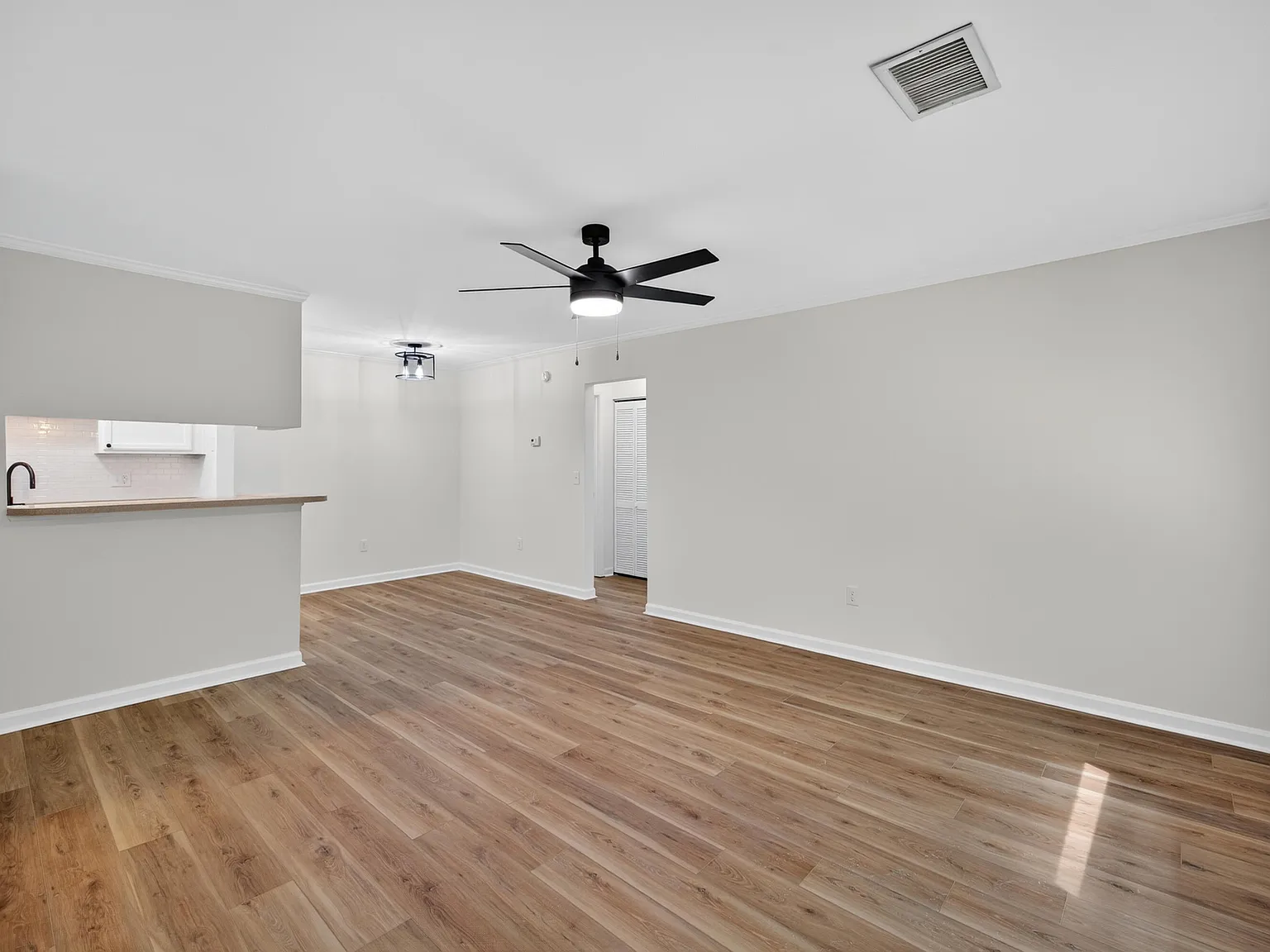 2 bed, 2.0 bath, 905 sqft, $3,100 — Photo 2