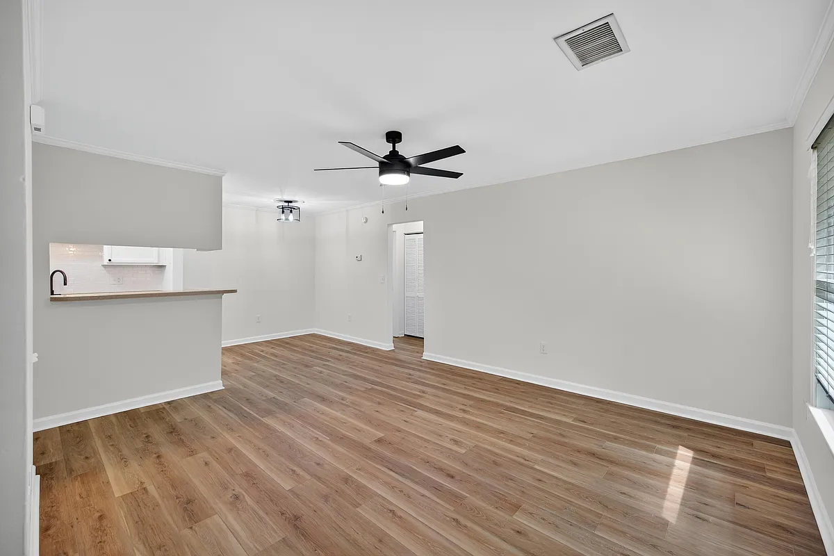 Building Photo - 341 W Coleman Blvd #G