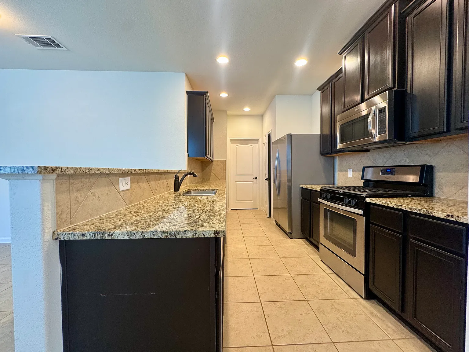 3 bed, 1623 sqft, $1,700 — Photo 3