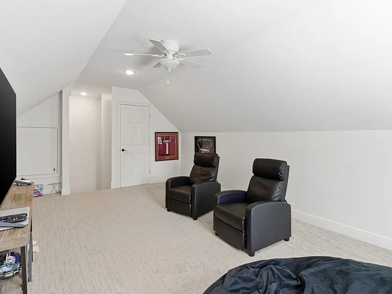 18 Tuckahoe — Photo 28