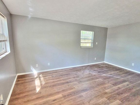2nd image of 3319 Hunt St