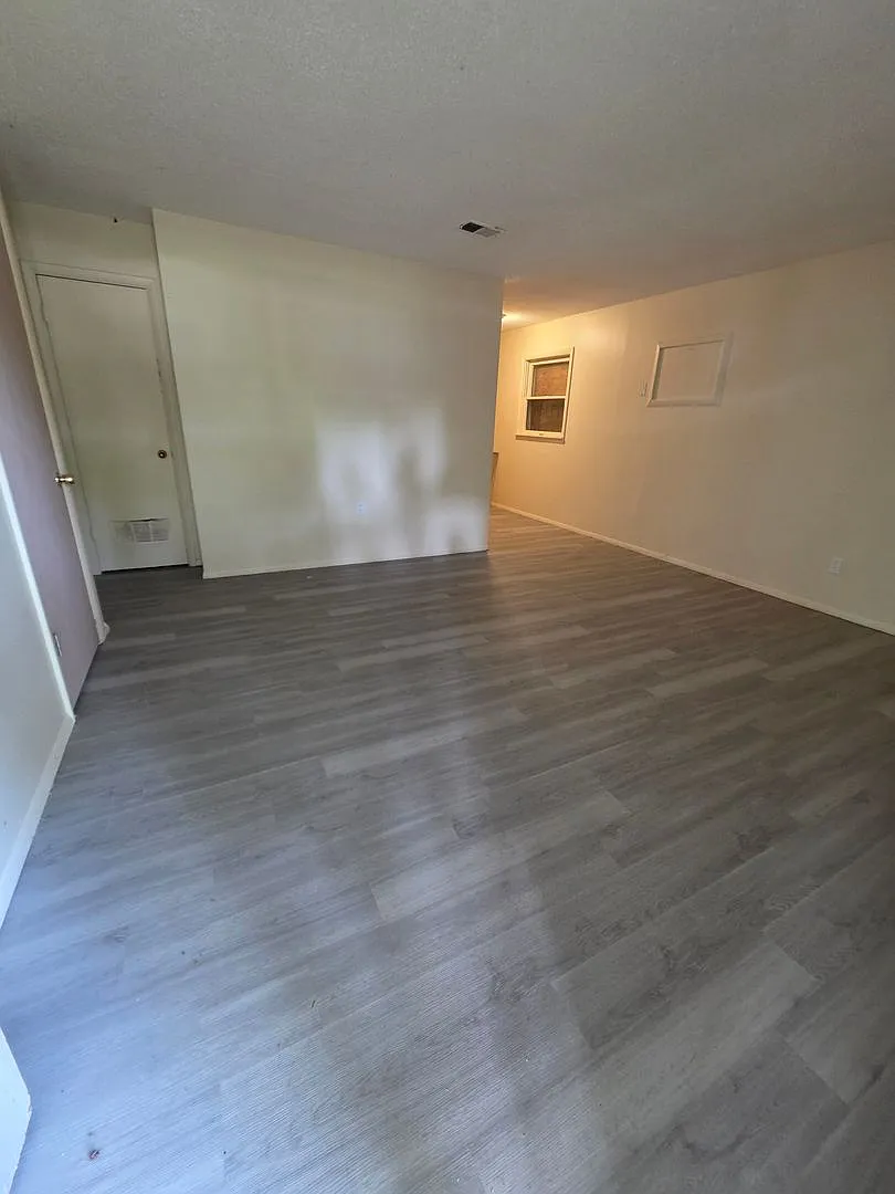 1 Westwood Dr — Photo 2