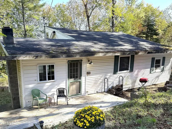 40 Seneca Road, West Sand Lake, NY 12196