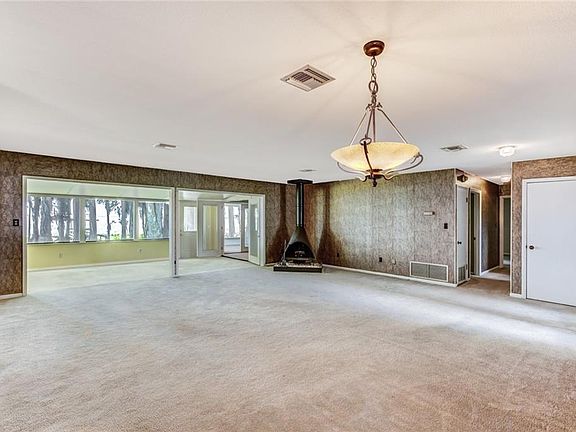 5th image of 9838 Rosemary Ln