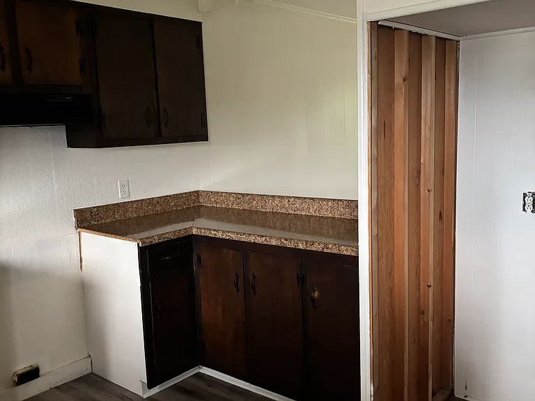 721 Burgis Ave — Photo 5
