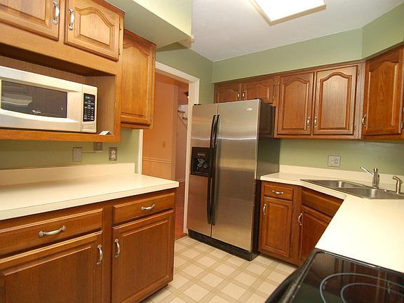 3rd image of 7210 Snowberry Cir
