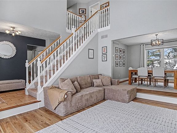 3rd image of 171 Mill Run Dr