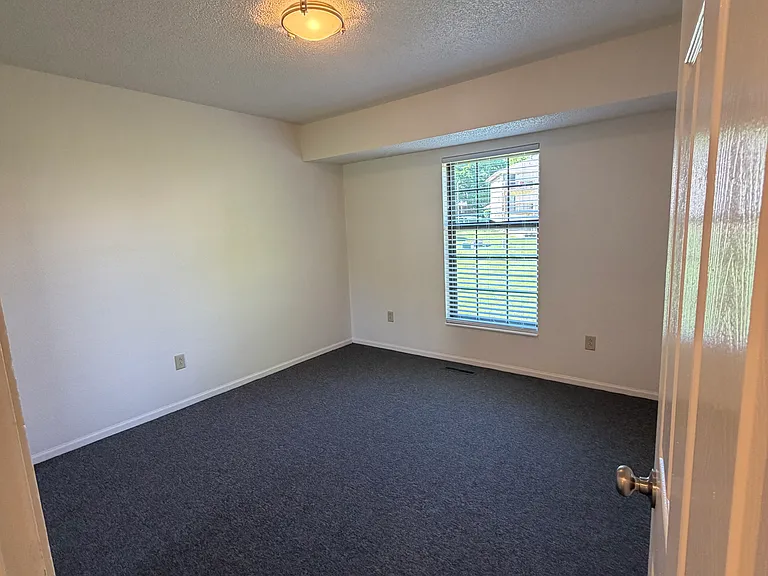 228 NW Waterwheel Ct — Photo 29