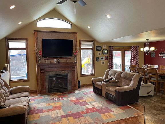 Open concept vaulted ceiling