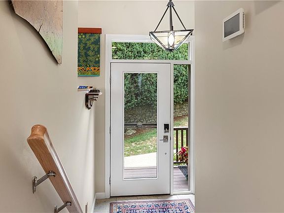 4th image of 138 Windward Ln