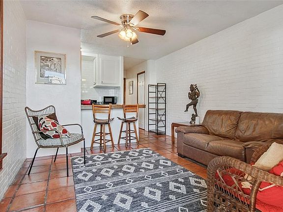 2nd image of 1921 Prytania St APT E