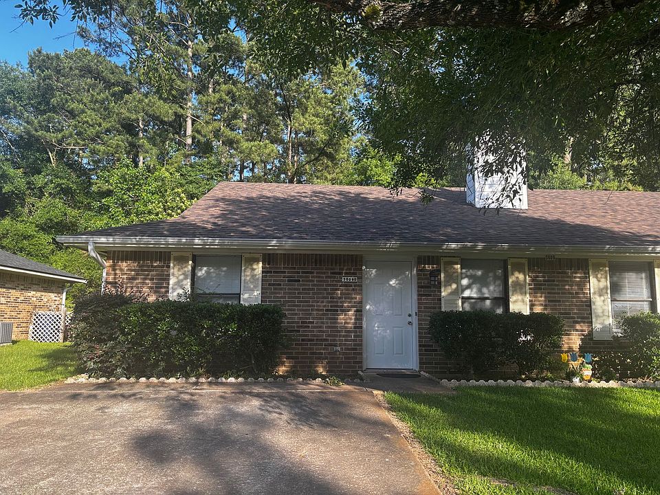1st image of 3009B Manor Ln