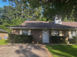 3009B Manor Ln, Huntsville, TX 77340