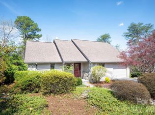 4 Zachary Ridge Rd, Asheville, NC 28804