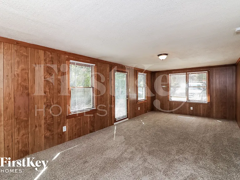 5379 Park Ave — Photo 9