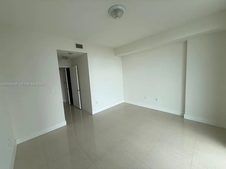 79 SW 12th St #3702 — Photo 21