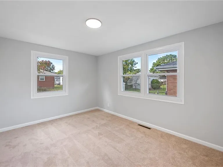 2810 Roanoke Ave — Photo 9