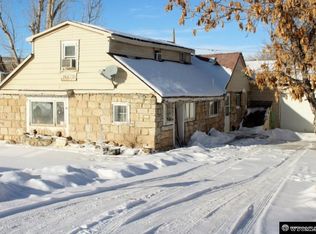 1028 Amoretti St, Thermopolis, WY 82443