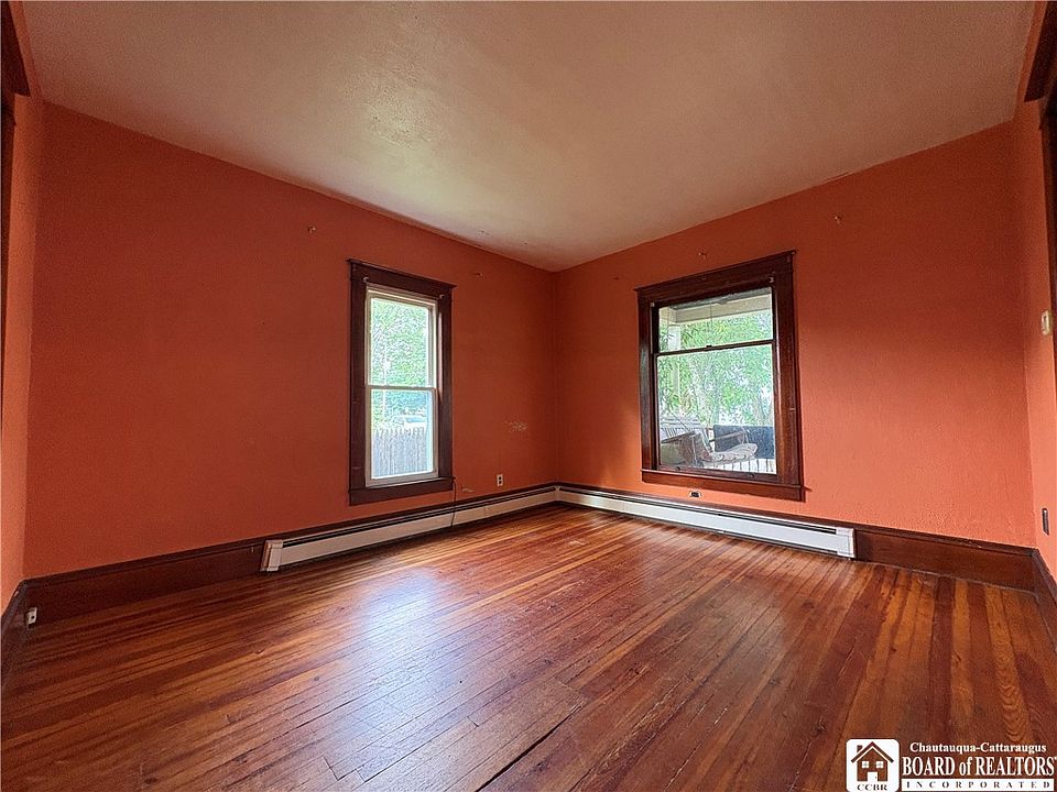 7th image of 312 N 11th St