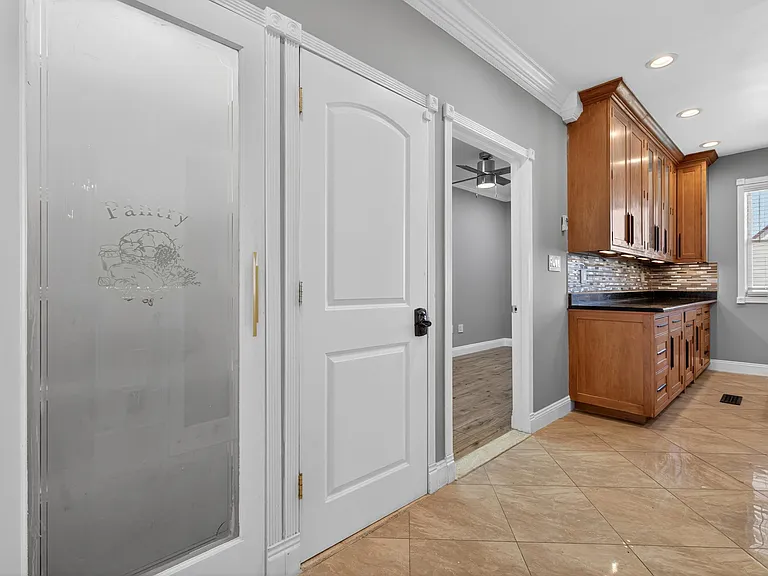 257 Kennedy Blvd — Photo 11