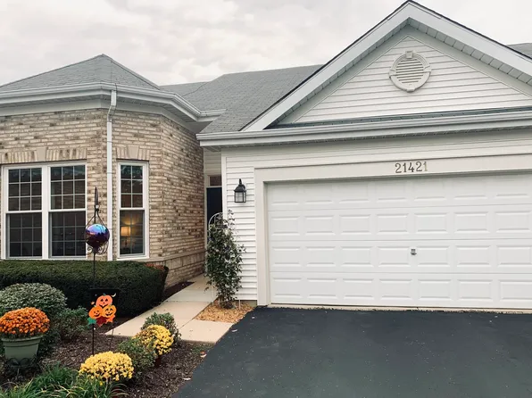 21421 Mays Lake Dr, Crest Hill, IL 60403