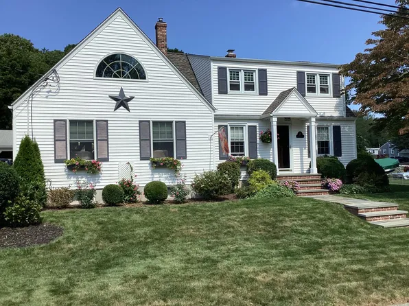 33 Mystic Ave, Pawcatuck, CT 06379