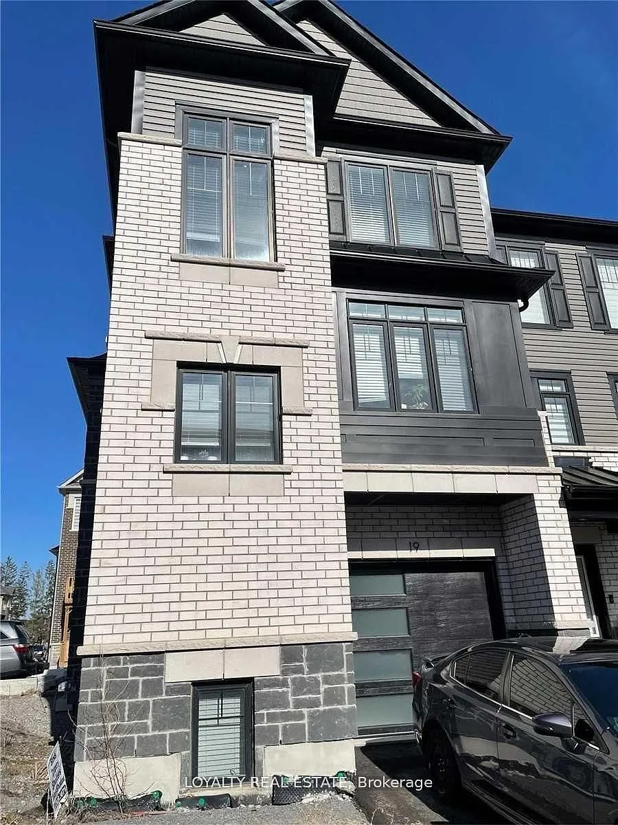 Building Photo - 19 Ambereen Pl