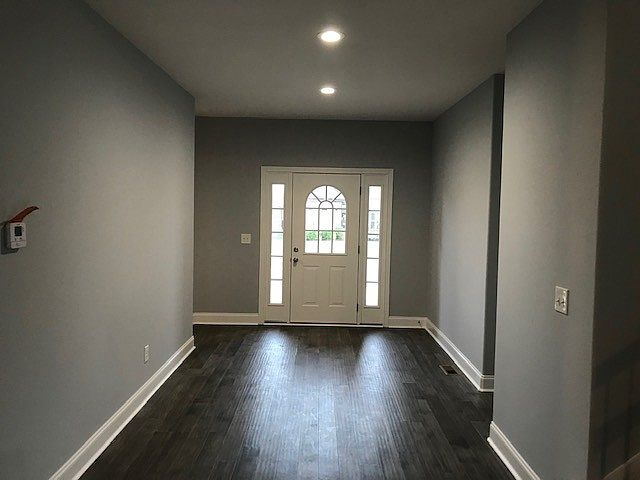 1st image of 584 Larkspur Dr