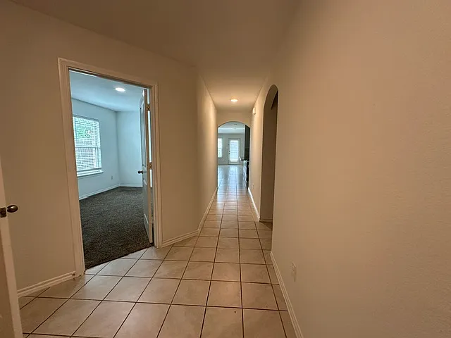 5 bed, 2044 sqft, $2,400 — Photo 4