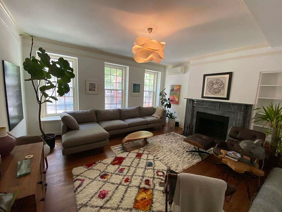 1st image of 118 Washington Pl #2