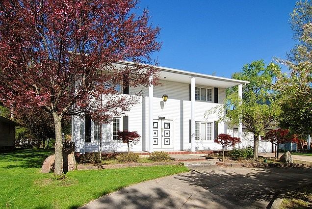 1st image of 894 King George Blvd