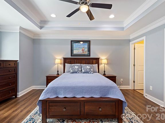 5th image of 2493 Shanklin Ln S
