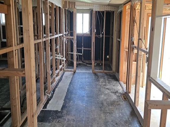 4th image of 524 John St
