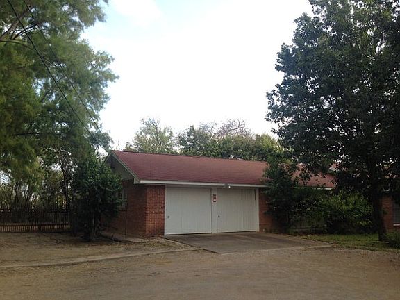 3rd image of 1323 E Maverick St