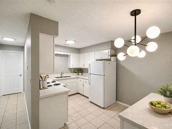 3rd image of 506 N McColl Rd