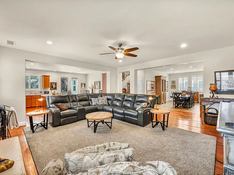 2199 Angel Ridge Dr — Photo 4
