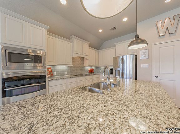 5th image of 2618 Melbourne Ave