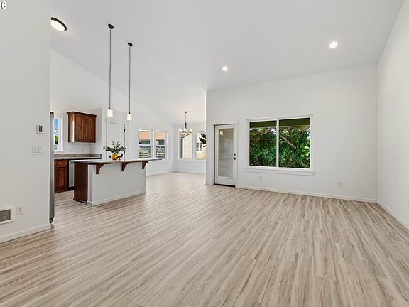 3rd image of 776 Spyglass Dr