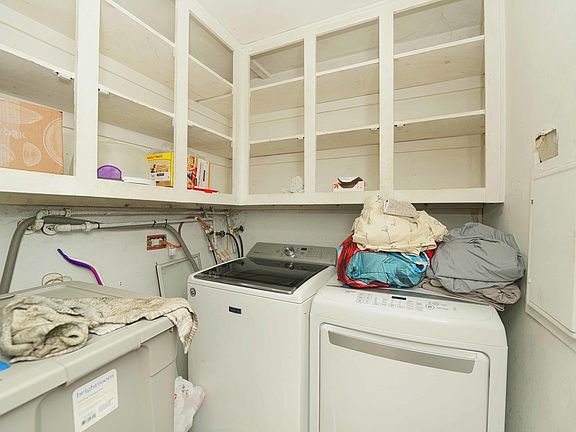 5th image of 534 Bobby Ln