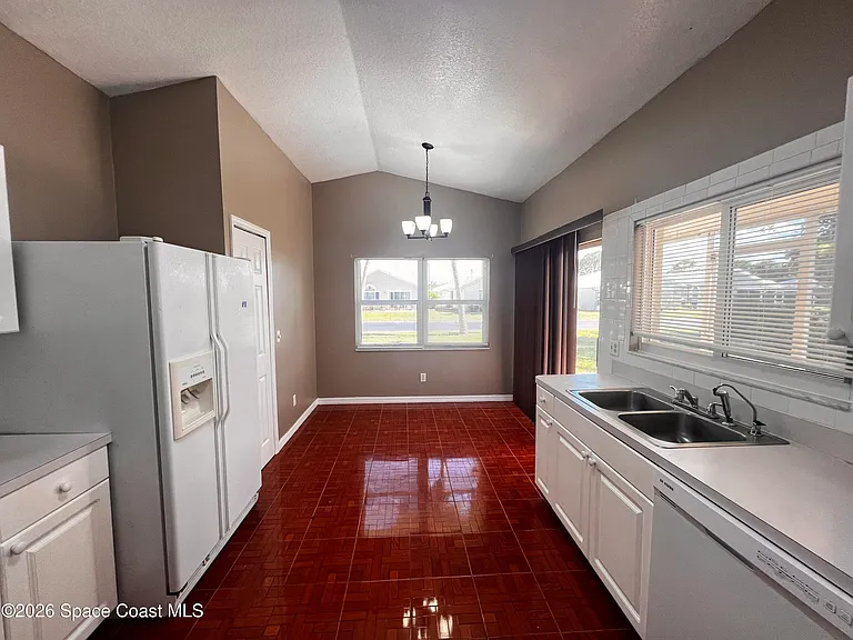 1960 Myrtle Ct NE — Photo 6