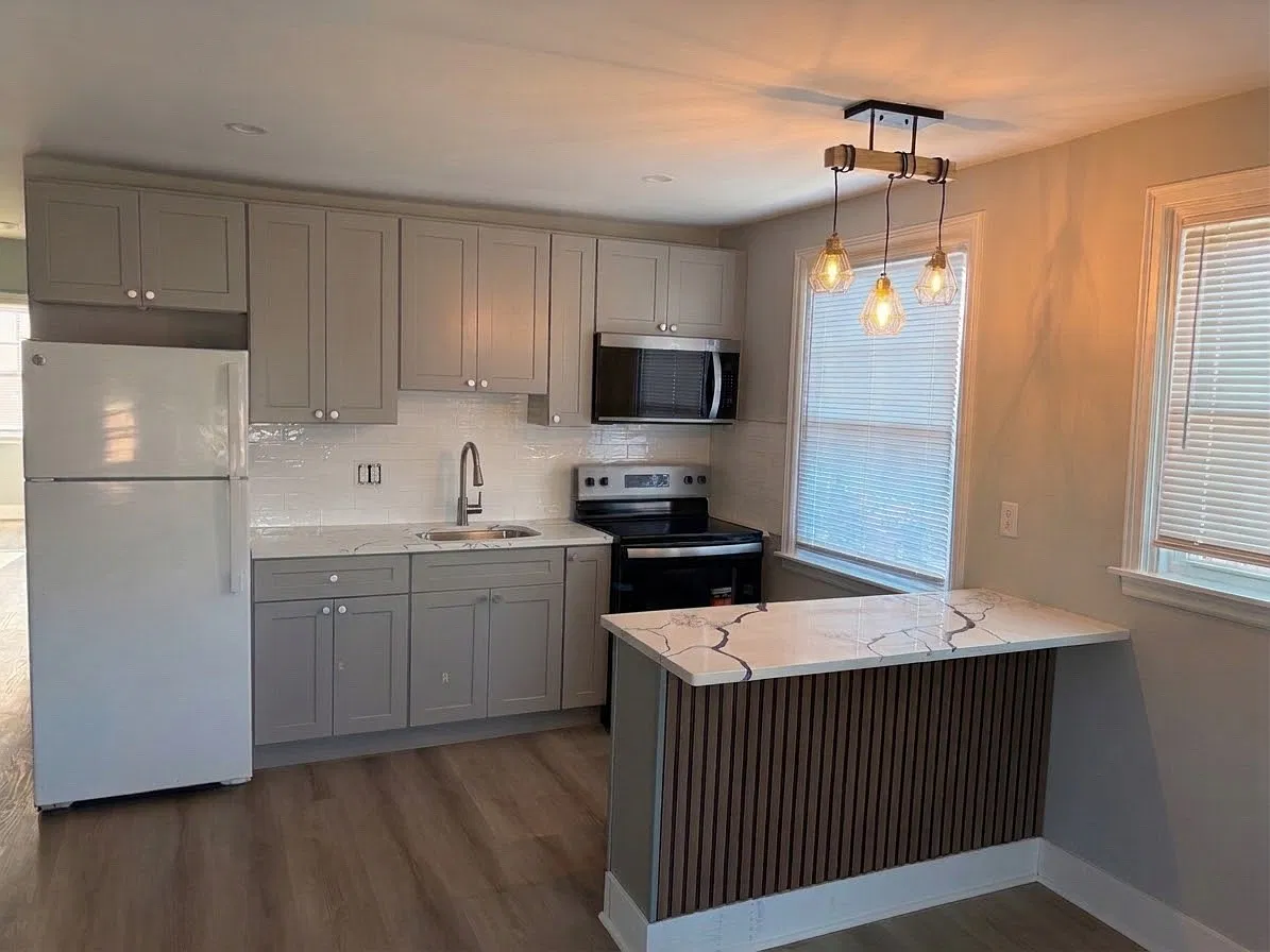 2 bed, 900 sqft, $1,800 — Photo 1