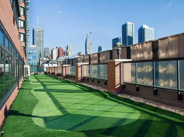 650 West 42nd Street image 8 of 9