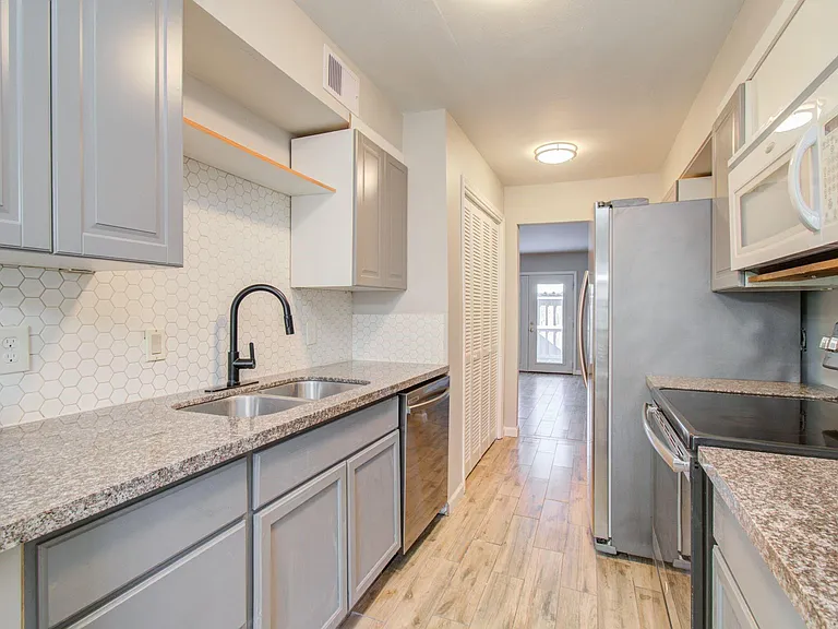 9495 Fondren Rd — Photo 7