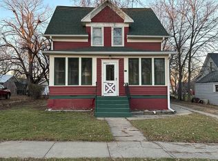 104 E College Ave, Howard, SD 57349