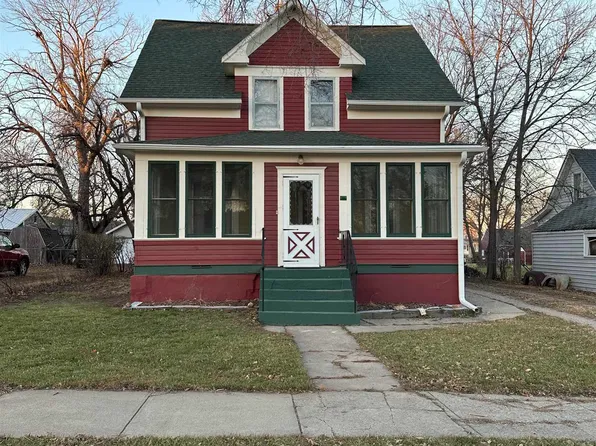 104 E College Ave, Howard, SD 57349