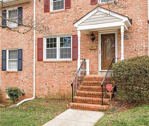 2nd image of 2917 Ennismore Ct