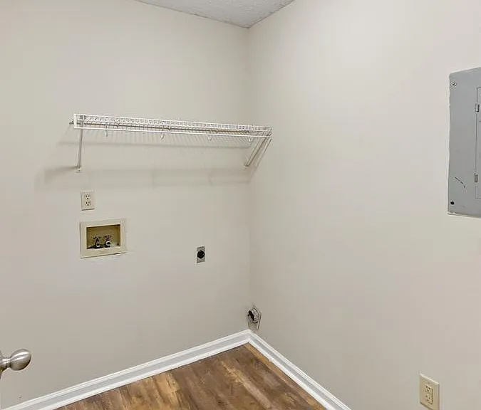 8430 Rutherford Dr — Photo 15