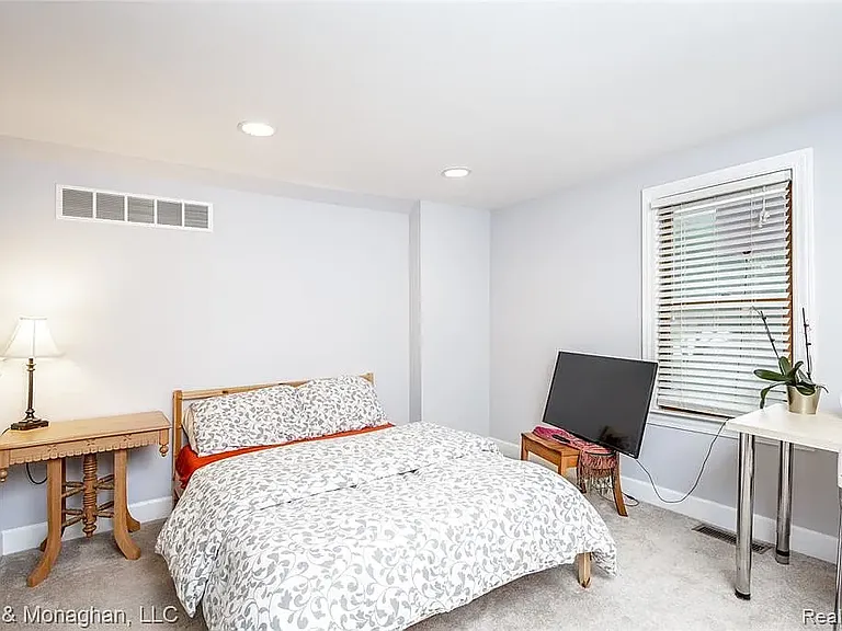 1308 Hampton Rd — Photo 25