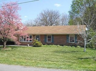 11843 Greenhill Dr, Hagerstown, MD 21742