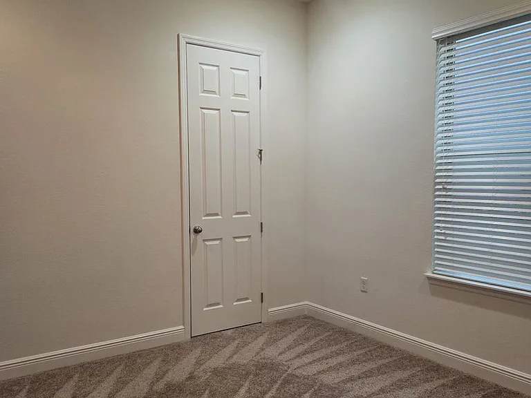 9240 Woodcrane Dr — Photo 34